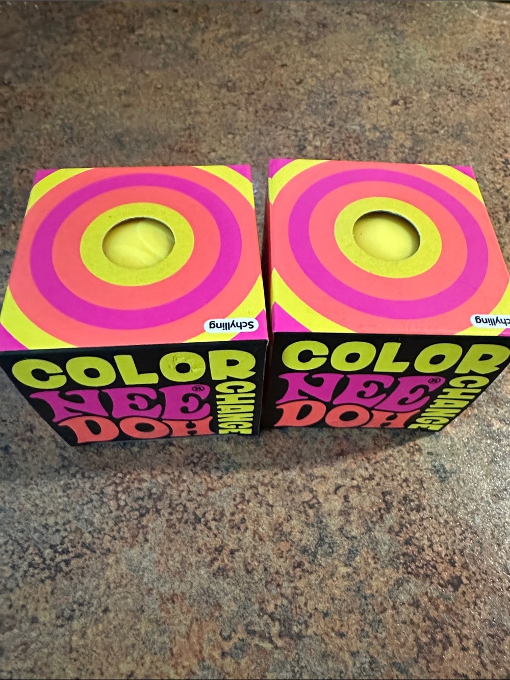 Color Dough Color-Changing Play Putty - Yellow